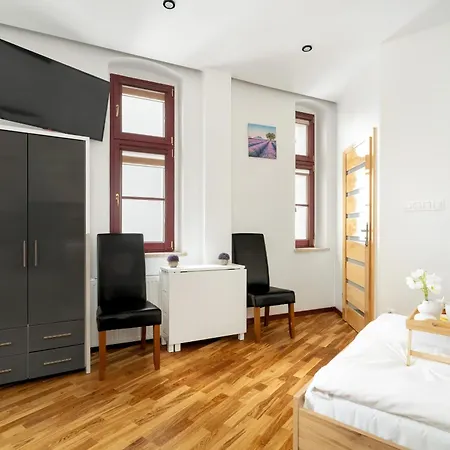 Przytulne Very Berry W Centrum Poznania By Renters פוזנן