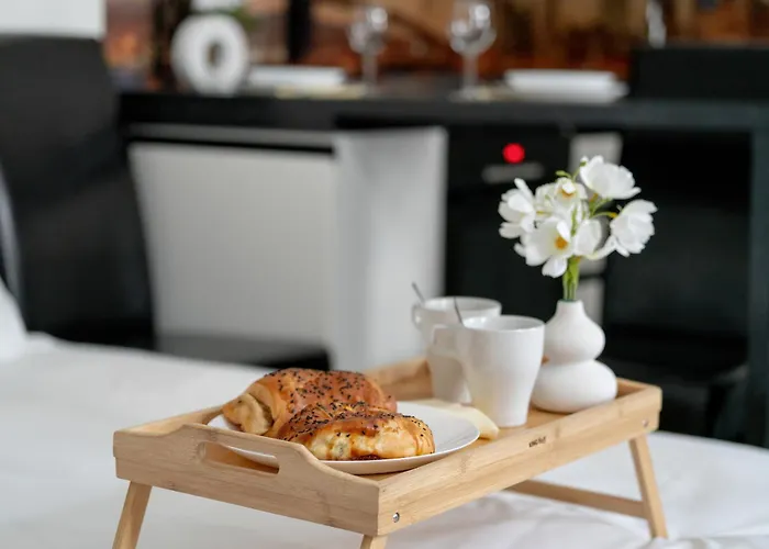 Przytulne Very Berry W Centrum Poznania By Renters Poznan