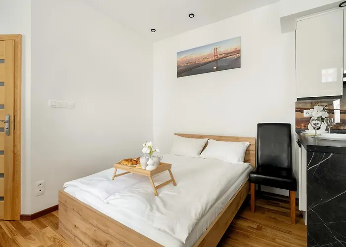 Przytulne Very Berry W Centrum Poznania By Renters